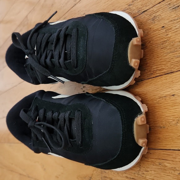 Nike Women's Black Sneakers - Picture 8 of 10
